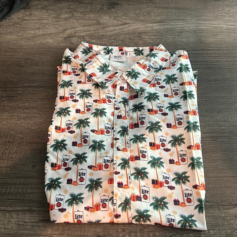 Men’s Miller Light polyester button down in XL